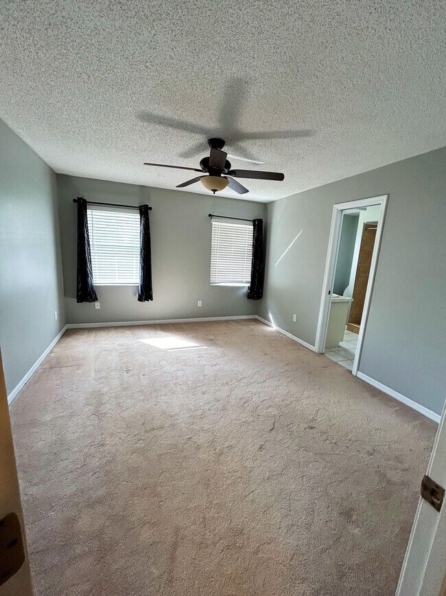 Building Photo - Gorgeous Spacious 3-Bedroom, 2-Bathroom Home