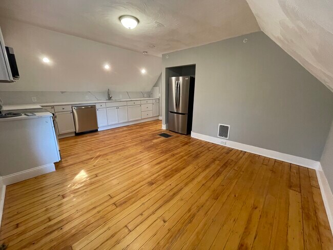 Building Photo - 35 Cameron Ave