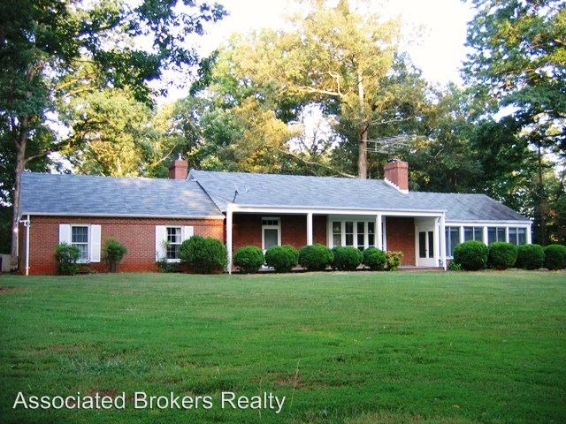 Primary Photo - 350 Yancey Mill Ln