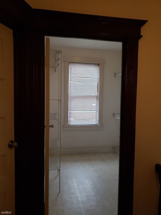 Building Photo - 3 br, 1 bath  - 39 Randolph Ave