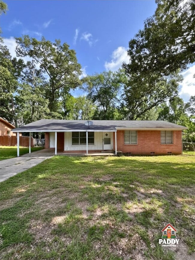 Building Photo - 411 Redbud Ln