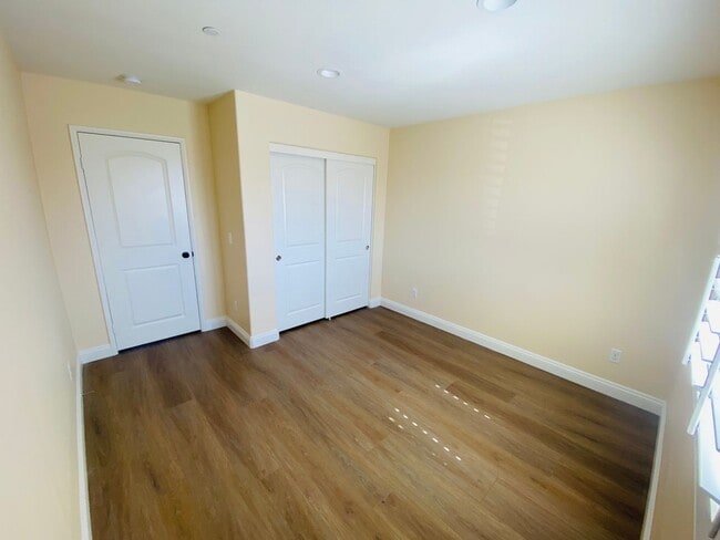 Building Photo - Large beautiful Home in the city of Ontario