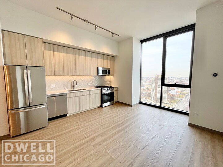 Foto principal - 1026 S Damen Ave
