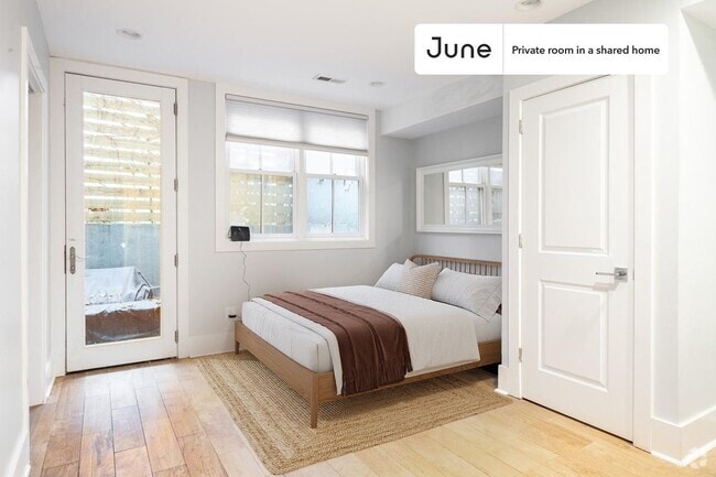 Building Photo - Private bedroom in 5 bed/3 bath Home