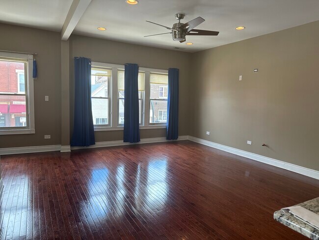 Living room - 2302 S Oakley Ave