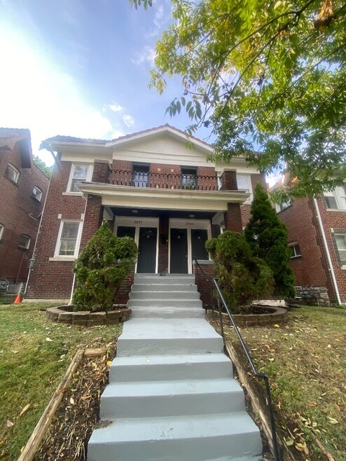 Building Photo - 2037B Maury