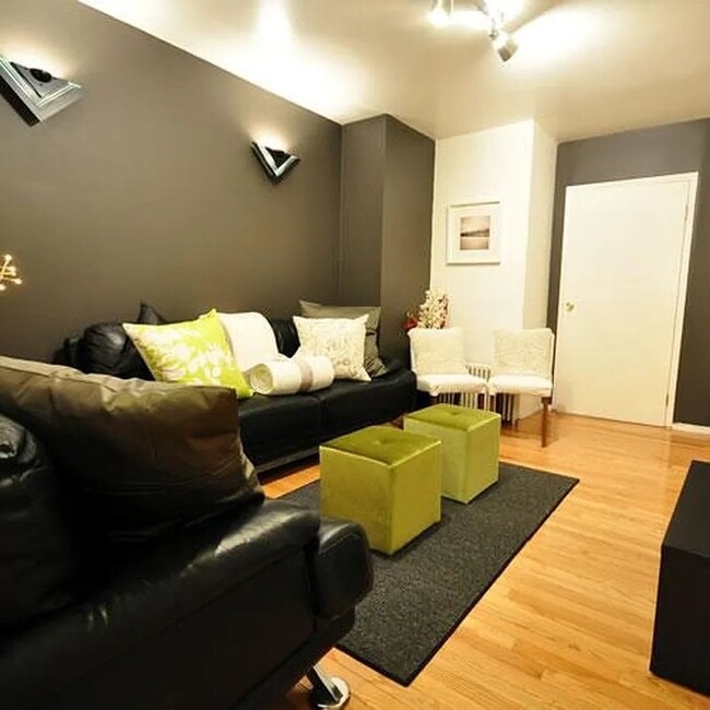 Building Photo - 212 E 12th St