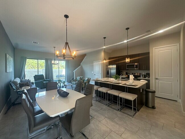 Building Photo - 240 Villa Domani Ct