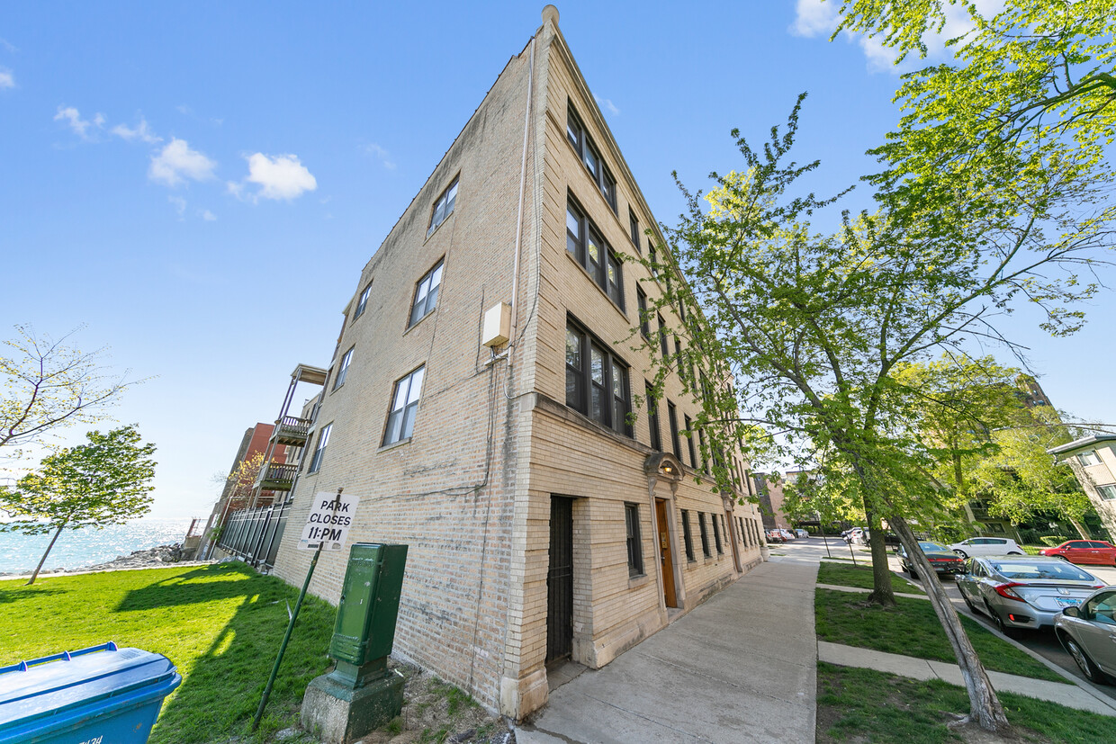 Primary Photo - 1320 W Birchwood Ave