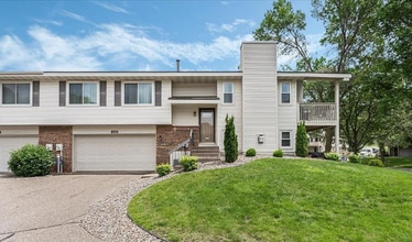 Building Photo - 4125 Goldenrod Ln N