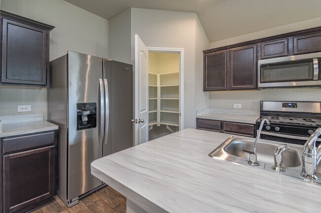 Foto del edificio - 21540 Rustic Elm Dr