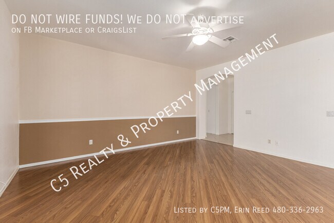 Foto del edificio - 1413 E Peach Tree Dr