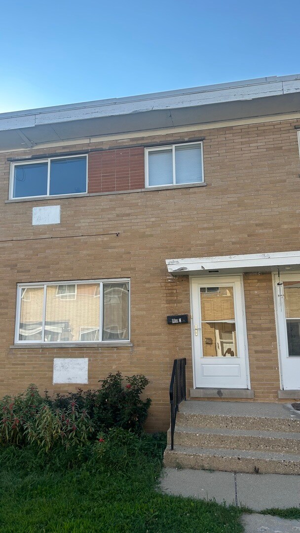 Foto del edificio - 8658 Gregory Ln