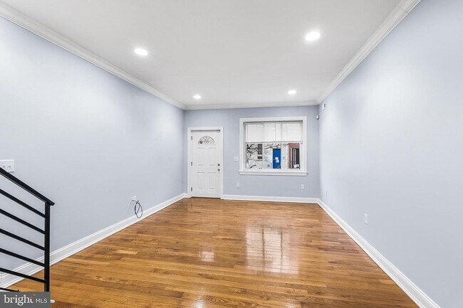 Building Photo - Finished Basement, 2.5 baths and Central Air!