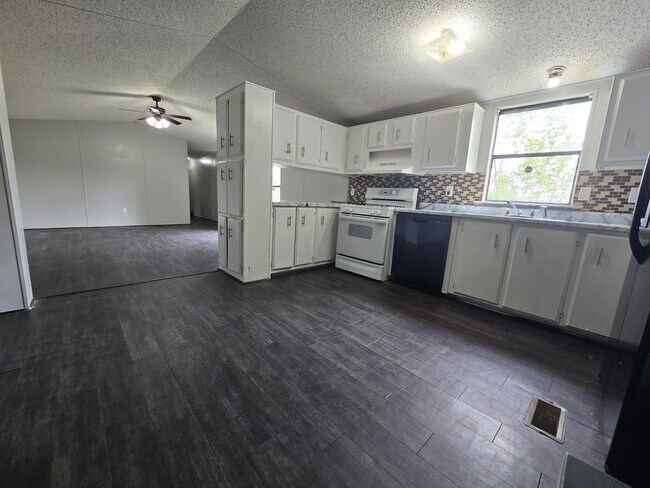 Foto del edificio - 1449 Beach Airport Rd