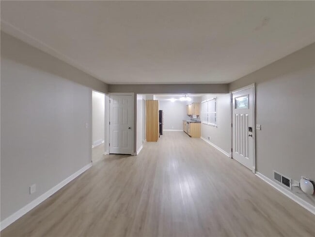 Building Photo - 408 Riverview Dr