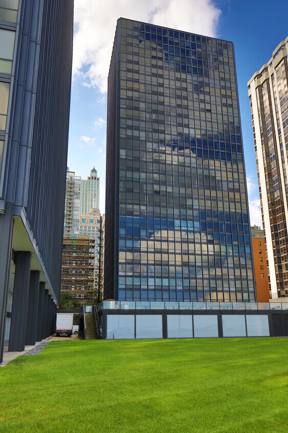 Primary Photo - 910 N Lake Shore Dr