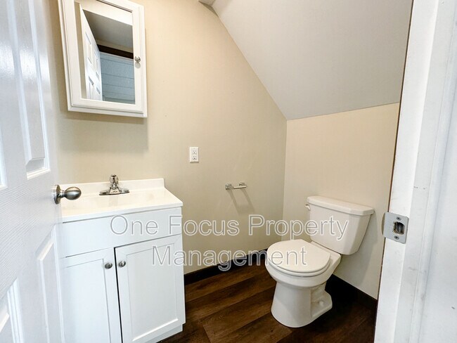 Building Photo - 115 E Bald Eagle St