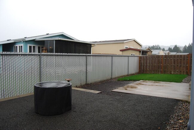 Foto del edificio - Well Maintained 3 Bedroom 2.5 Bath Newberg OR