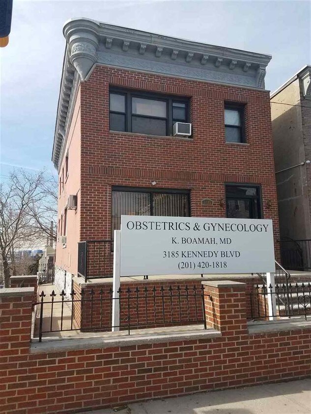 Primary Photo - 3185 John F. Kennedy Blvd