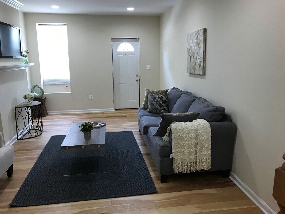 Foto principal - 420 S Eaton St