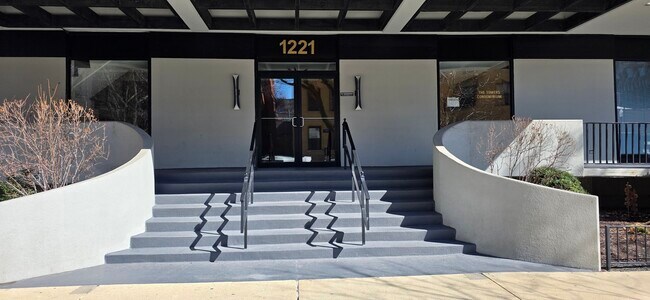 Foto del edificio - 1221 N Dearborn Pkwy