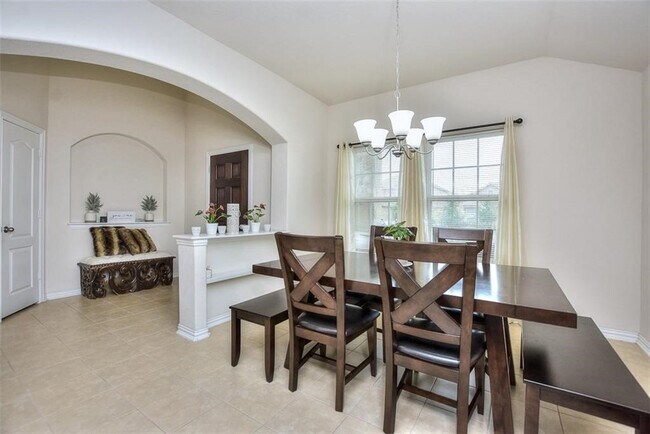 Foto del edificio - 8072 Bassano Dr