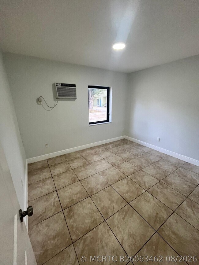 Foto del edificio - 18257 NW 23rd Ave
