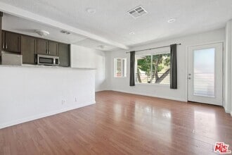 Building Photo - 6612 De Longpre Ave