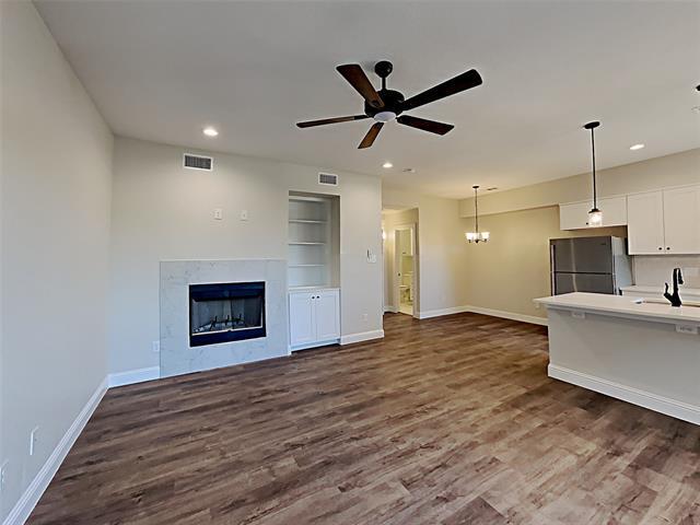 Building Photo - 10738 Park Village Pl