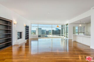 Foto del edificio - 1 W Century Dr