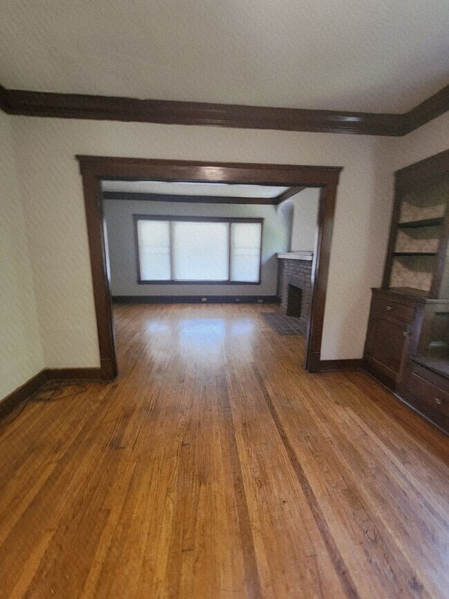 Foto del edificio - 3 BEDROOM 2ND FLOOR FOR RENT - MOVE IN READY!