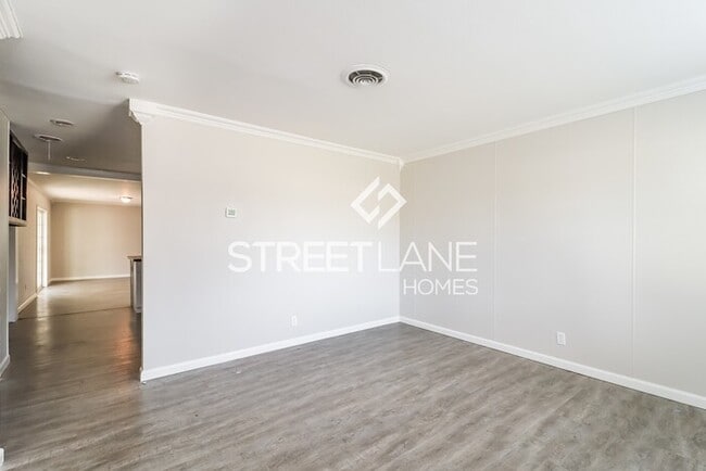 Building Photo - Charming 3 Bedroom 1.5 Bath Home