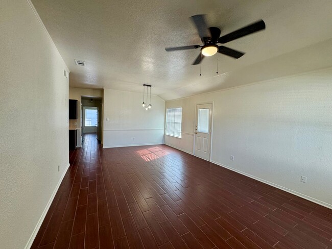 Building Photo - 205 Janelle Dr