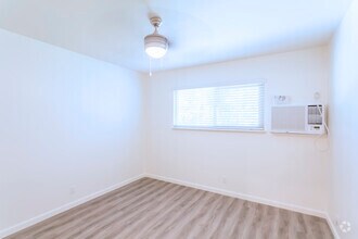 1 BR, 1 BA - 700 SF - Village View