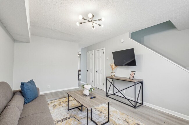 Foto del edificio - 600 Whispering Hills Dr