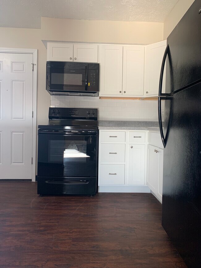 Foto del edificio - 6153 Laurelwood Ct