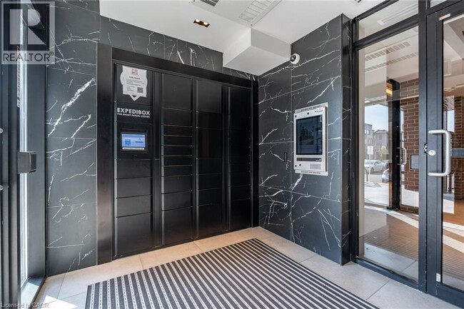 Building Photo - 422 N Service Rd