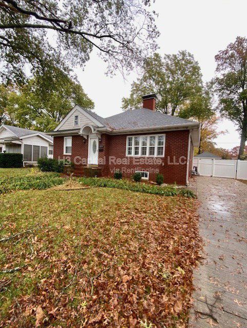 Foto del edificio - 1215 W Main St