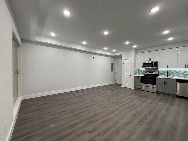 Building Photo - 675 N 41st St