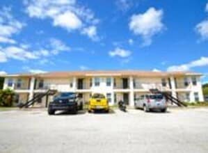 Building Photo - 6513 Dumont Ave