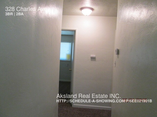 Building Photo - 328 Charles Ave