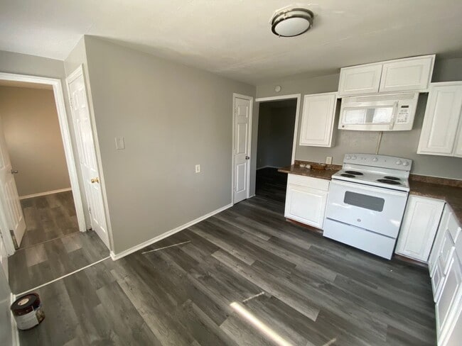 Building Photo - 4203 Oakwood Ave