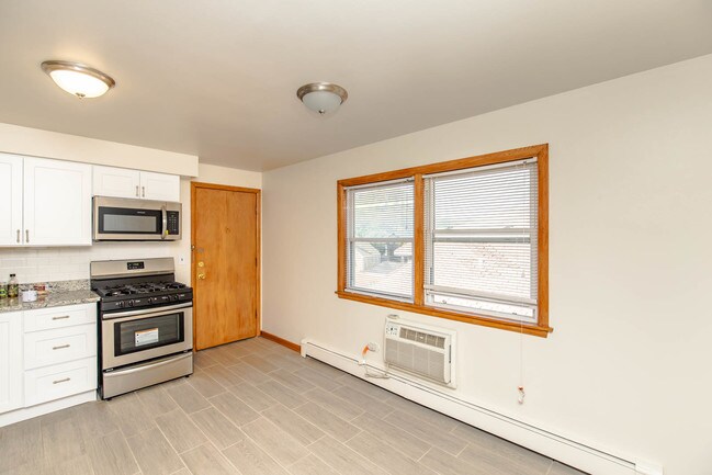 Building Photo - 5238 N Neenah Ave
