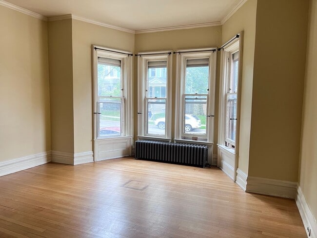 Foto del edificio - Adorable One Bedroom Upper in Heritage Hil...