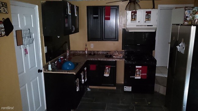 Building Photo - 2 br, 1 bath Duplex - 948 Blair Bridge Rd