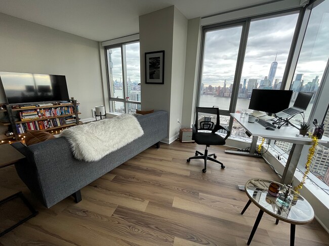 Living Room - 95 Montgomery St