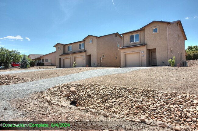 Building Photo - 4200 N Viewpoint Dr