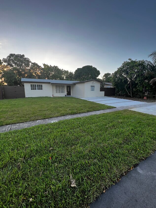 Foto principal - 3521 NW 35th Ave