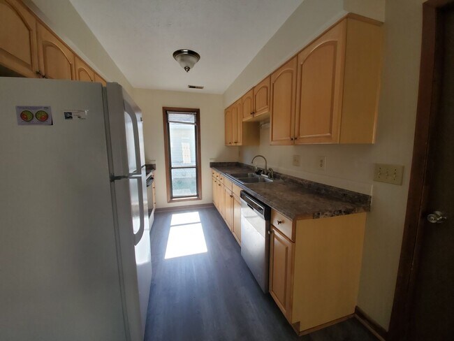 Building Photo - 545 Auburndale Ln